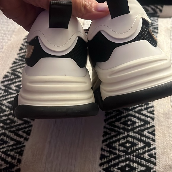 “NEW” - Steve Madden Sneakers- W8 - Picture 5 of 6